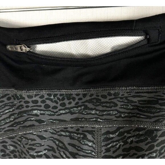 Nike Dri Fit Gray Leopard Leggings Womens Medium Capri Active Workout Gym 729292 - Picture 6 of 11